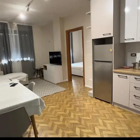 Joana04 Golem, Durres