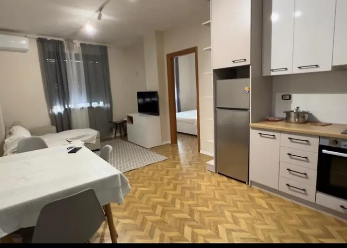 Joana04 Golem, Durres